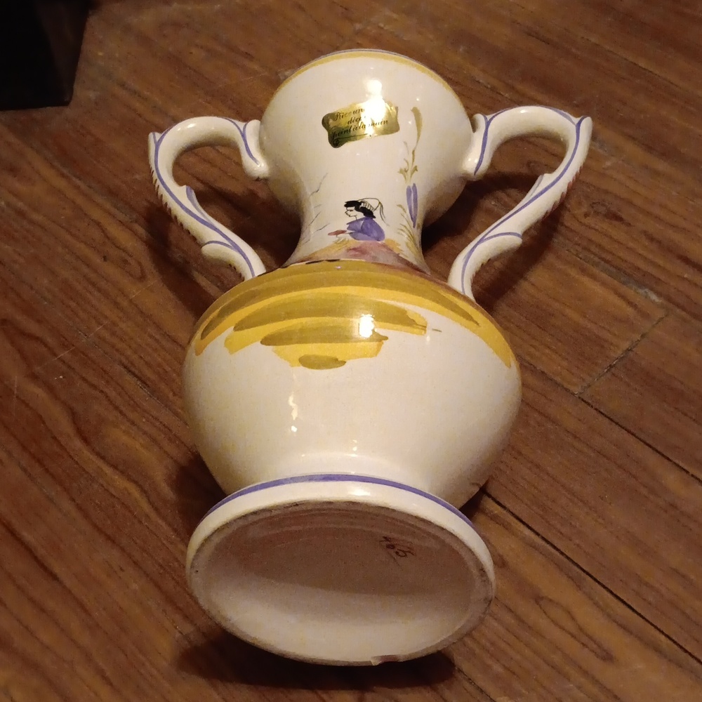 VINTAGE QUIMPER BRETONNE SITTING IN GARDEN VASE - Picture 2 of 12